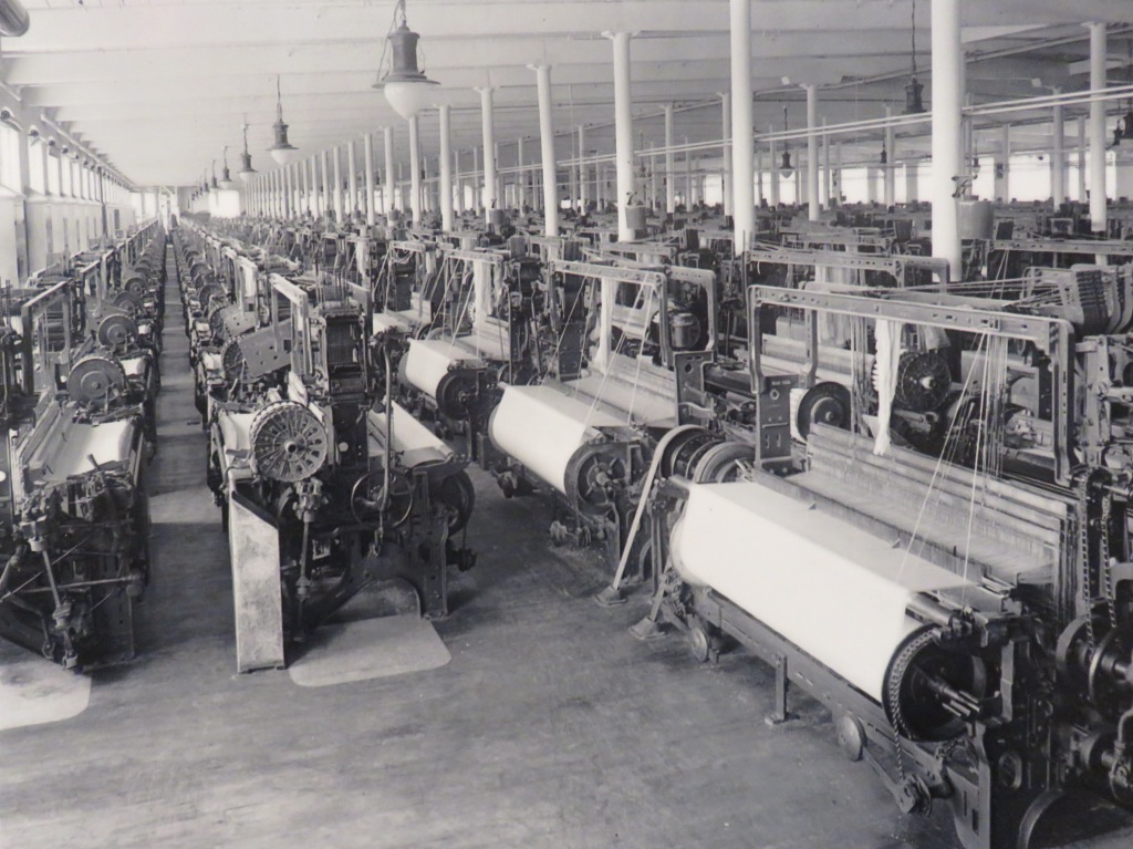 Amoskeag Mills weaving machines